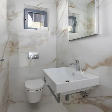 Lovely In With House Sea View Apartment *