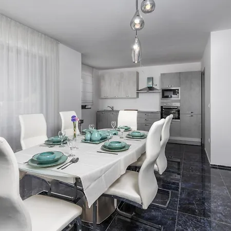 Lovely In With House Sea View Apartment *