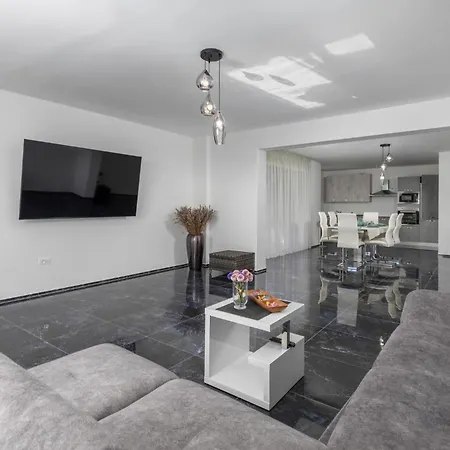 Lovely In With House Sea View Apartment
