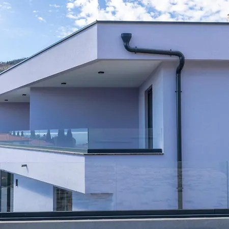 Lovely In With House Sea View